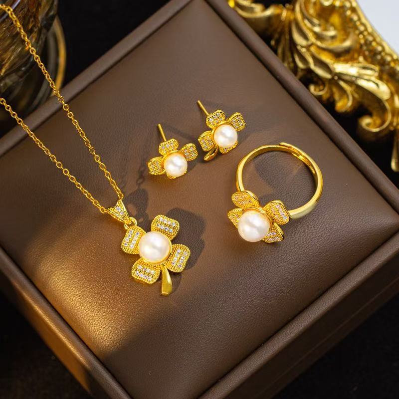 Crystal Clover Pearl Jewelry Set