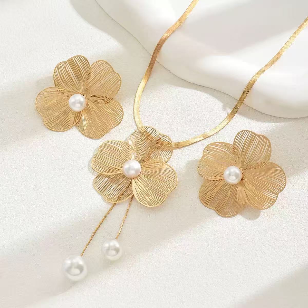 Versatile Flower Pearl Inlay Jewelry Set