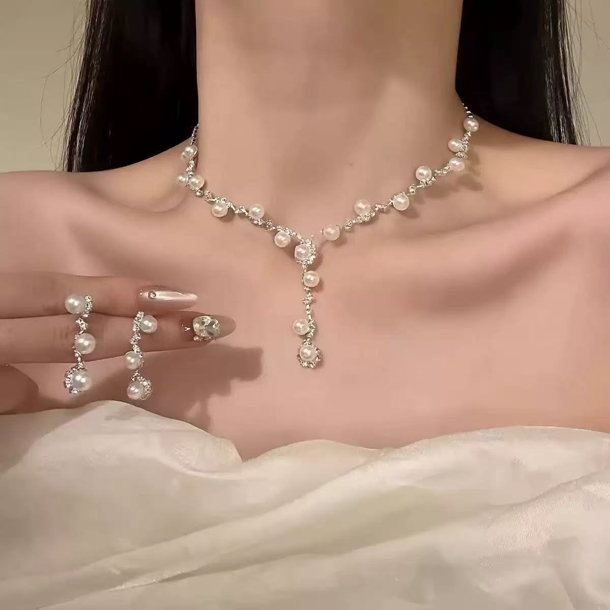 French Sparkling Diamond Pearl Jewelry Set