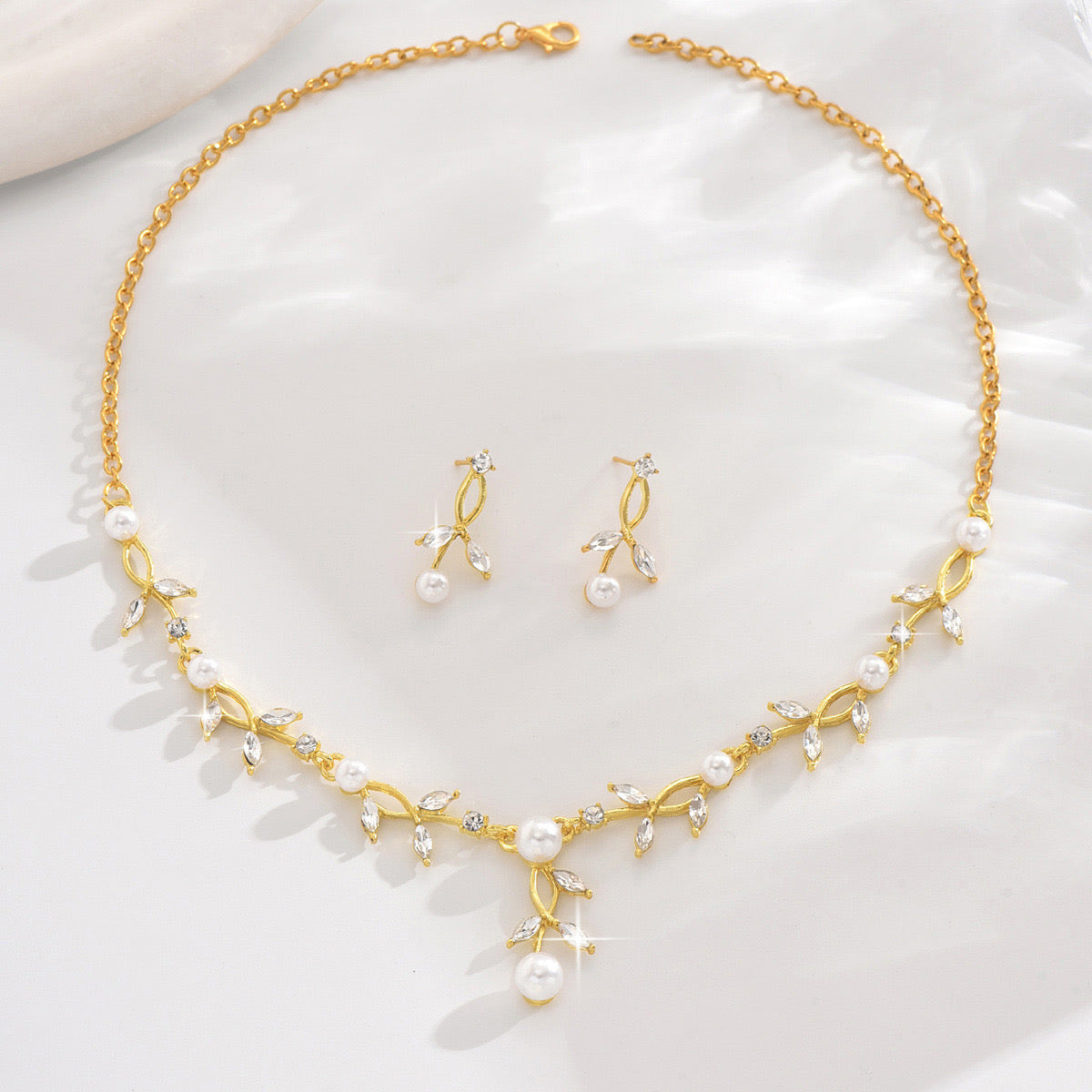 Elegant Leaf Pearl Jewelry Set