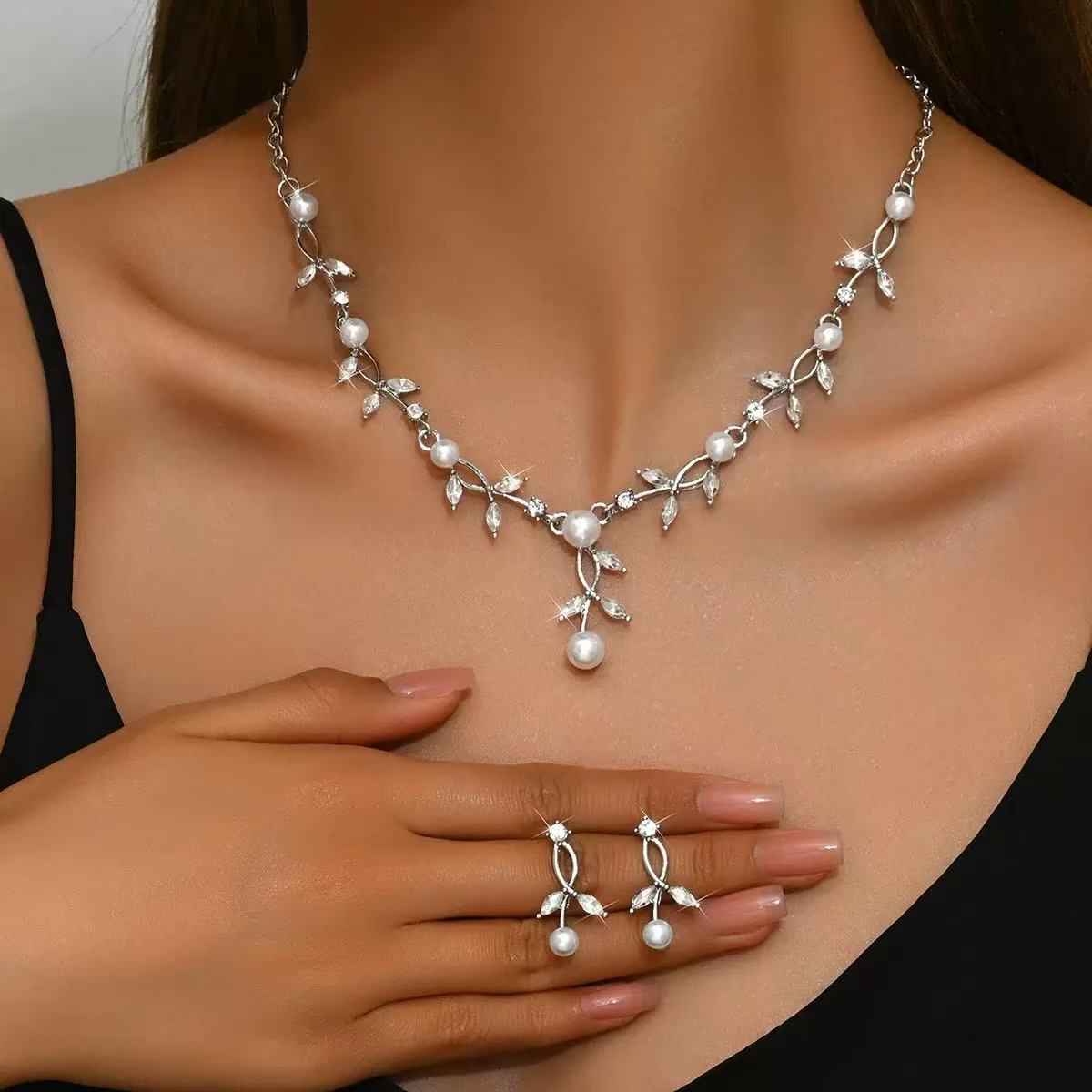 Elegant Leaf Pearl Jewelry Set
