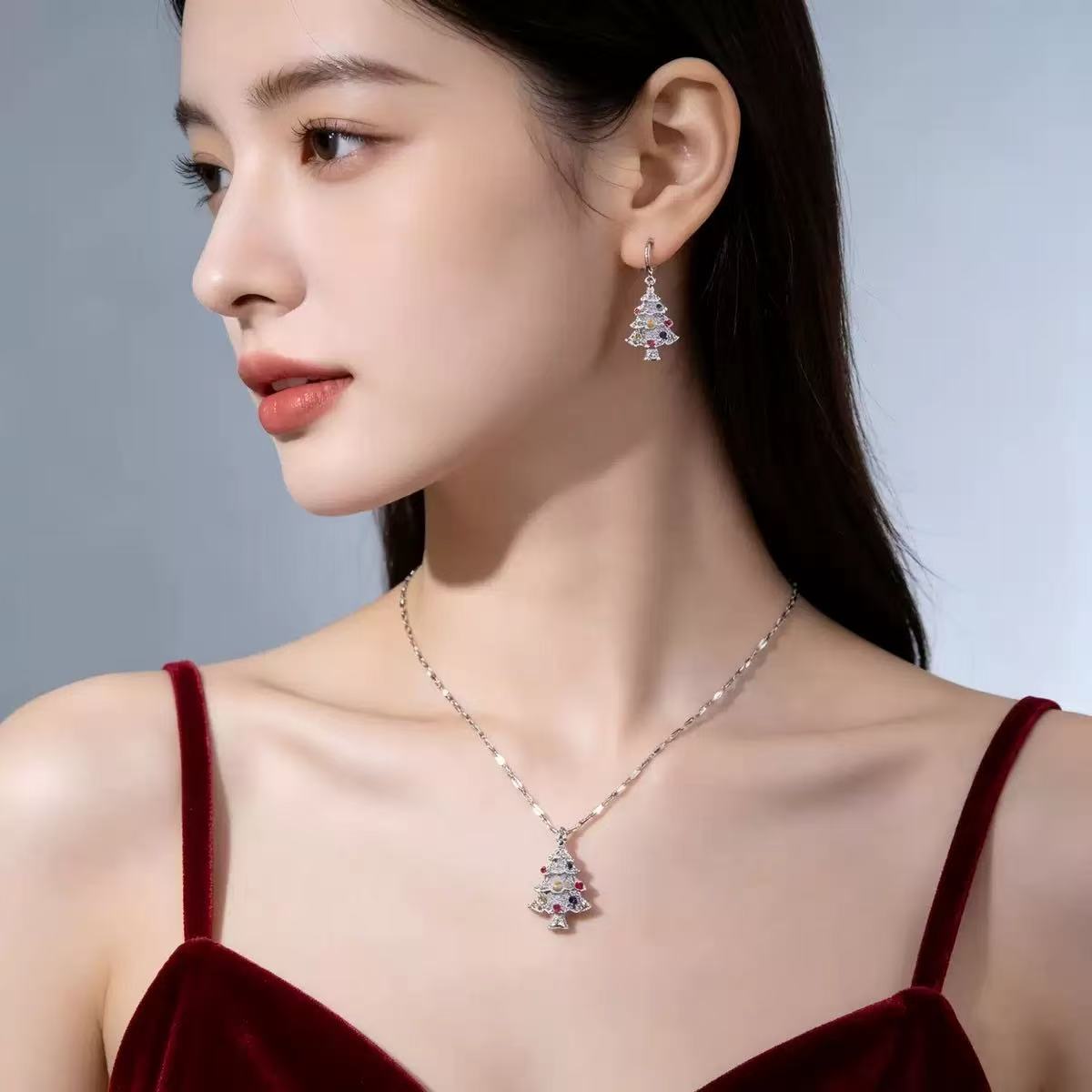 Elegant Christmas Tree Earrings & Necklace Set