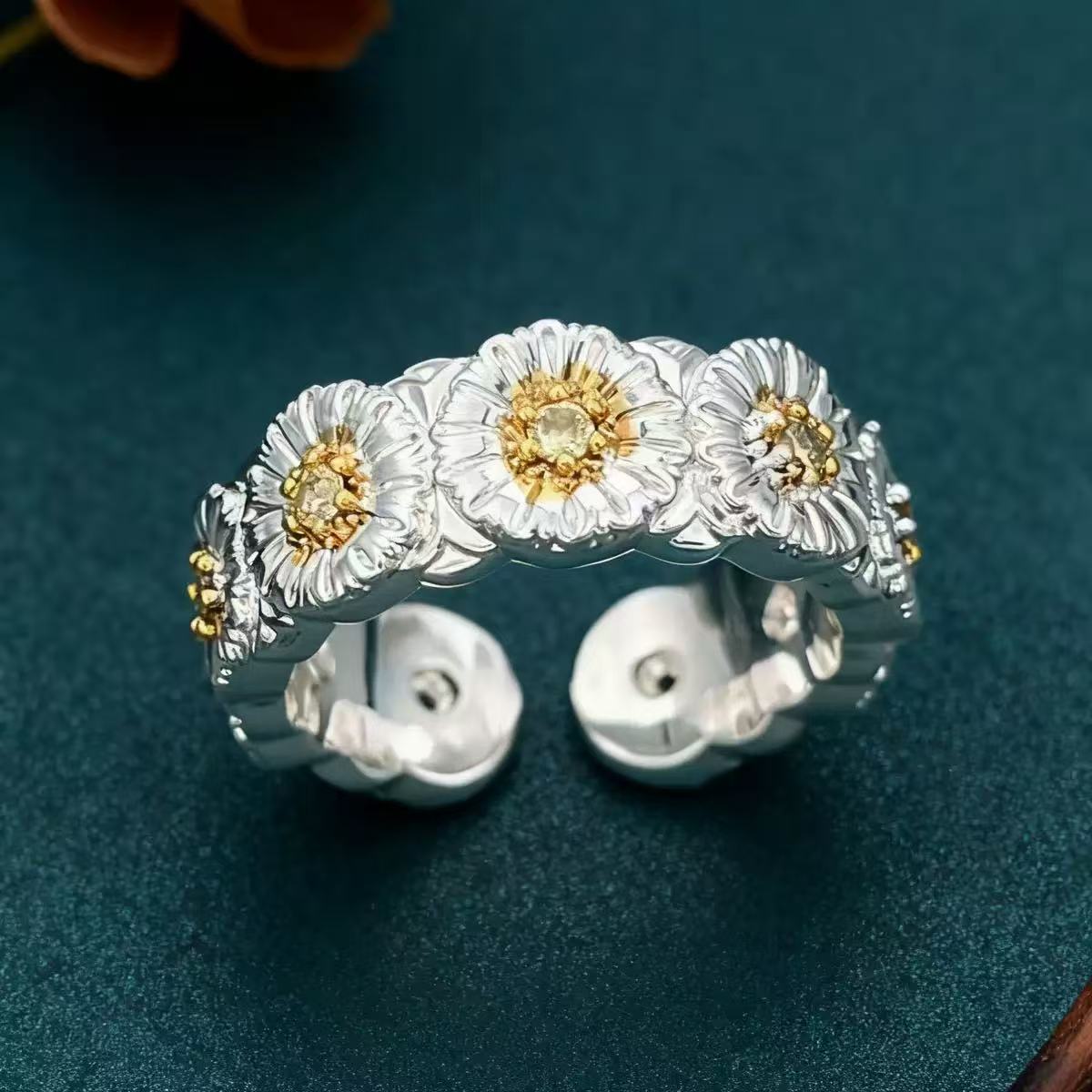 18K Gold Daisy Open Ring